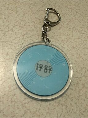 Swiftie Keychain Taylor Swift 1989 Taylor’s Version Vinyl Seagulls